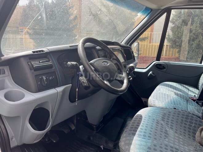 Ford Transit-5