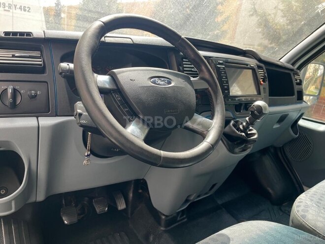 Ford Transit-4