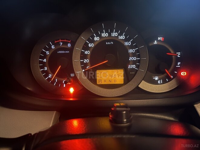 Toyota RAV4-11