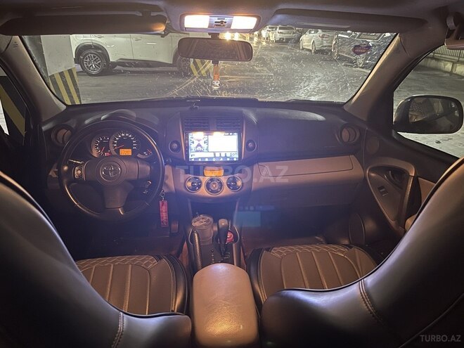 Toyota RAV4-9