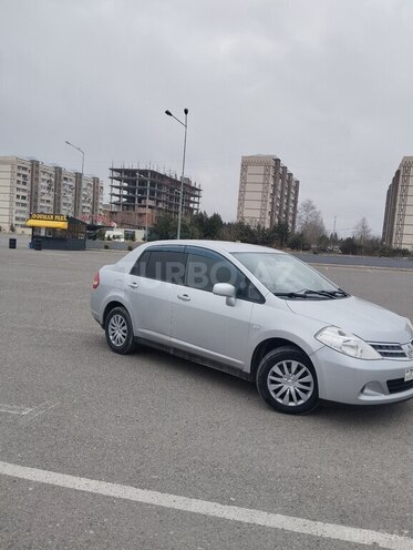 Nissan Tiida-4