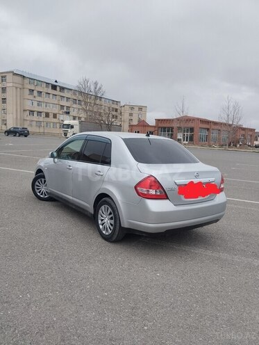 Nissan Tiida-5