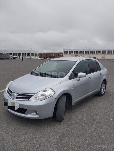 Nissan Tiida-1
