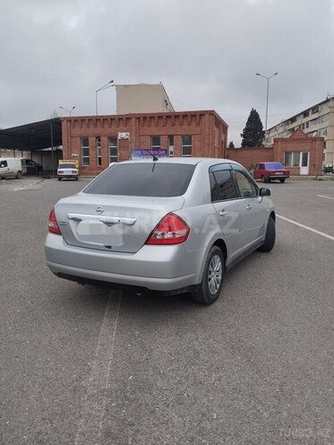 Nissan Tiida-6
