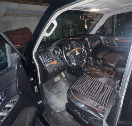 Mitsubishi Pajero-5