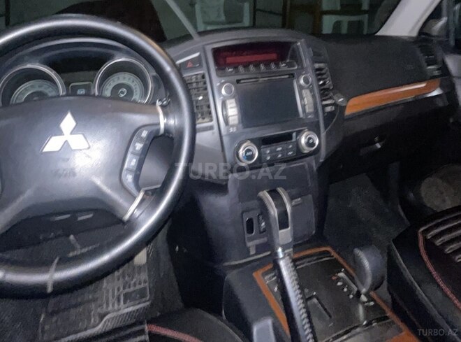Mitsubishi Pajero-4