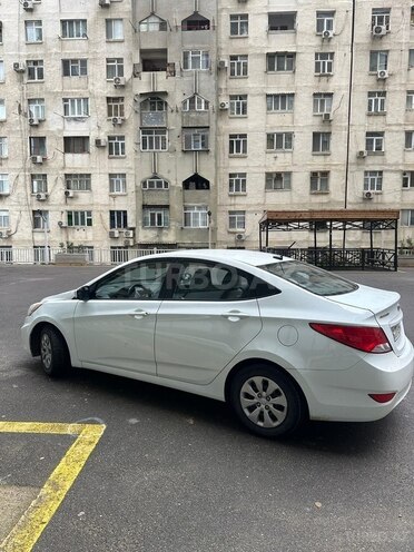 Hyundai Accent-4