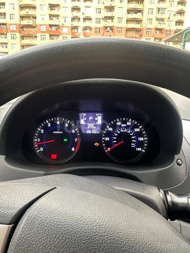 Hyundai Accent-6