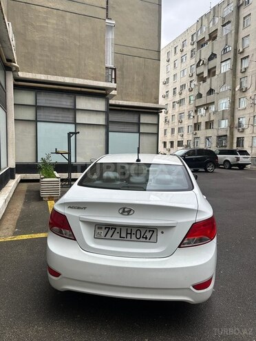 Hyundai Accent-5