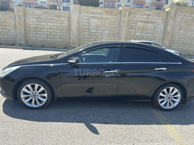 Hyundai Sonata-12