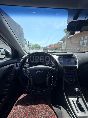Hyundai Elantra-3