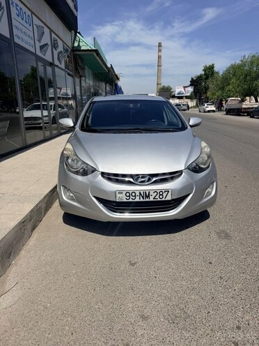 Hyundai Elantra-1