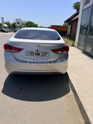 Hyundai Elantra-2