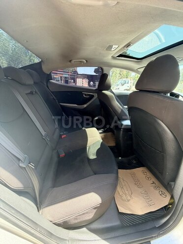 Hyundai Elantra-15