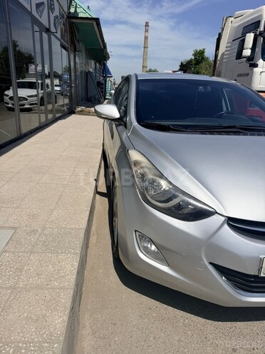 Hyundai Elantra-9