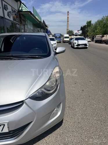 Hyundai Elantra-10