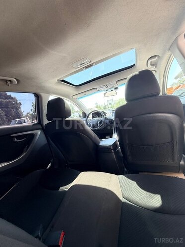 Hyundai Elantra-14