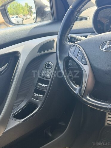 Hyundai Elantra-6