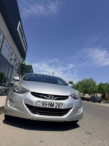 Hyundai Elantra-11