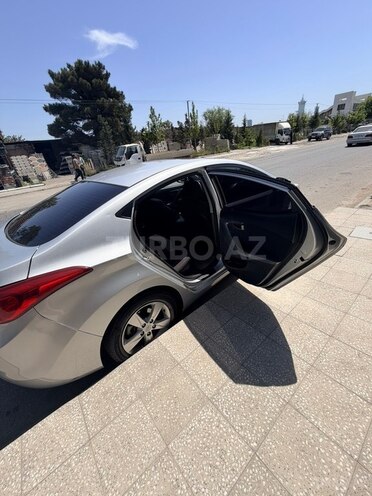 Hyundai Elantra-16