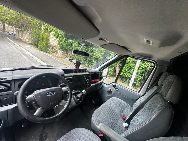 Ford Transit-17