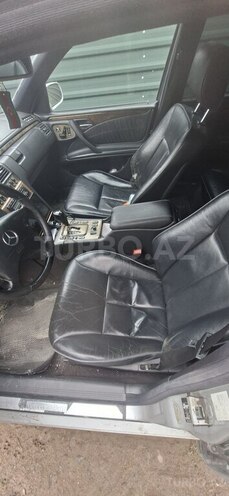 Mercedes E 270-2