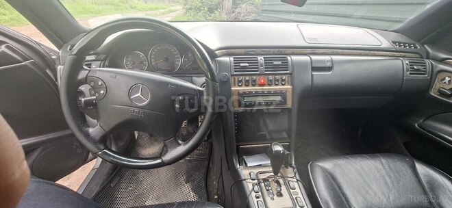Mercedes E 270-3