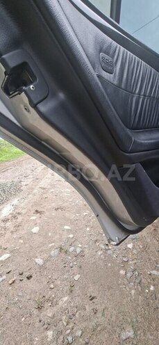 Mercedes E 270-6