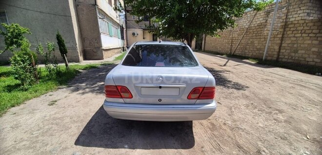 Mercedes E 200-2