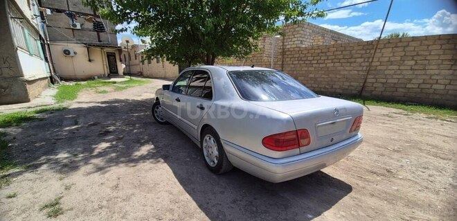 Mercedes E 200-3