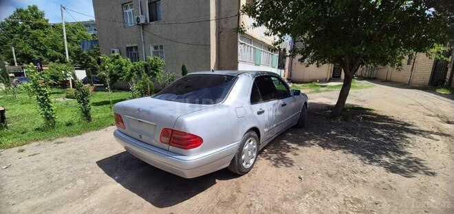 Mercedes E 200-4