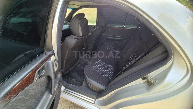 Mercedes E 200-10