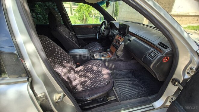 Mercedes E 200-7