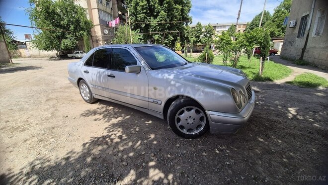 Mercedes E 200-12