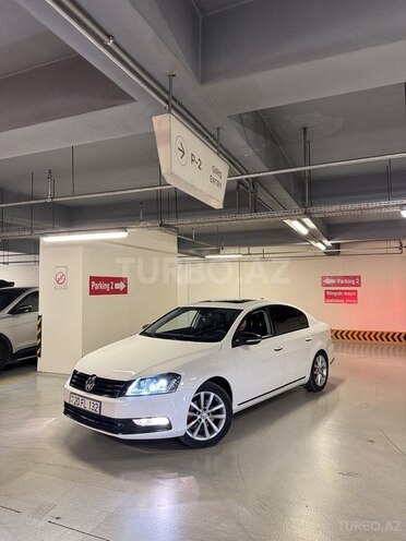 Volkswagen Passat-1