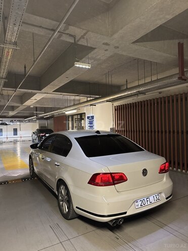 Volkswagen Passat-8