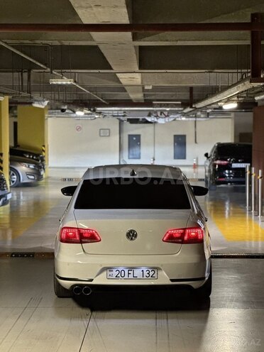 Volkswagen Passat-10