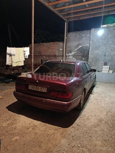 Mercedes E 240-6