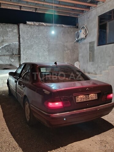 Mercedes E 240-2