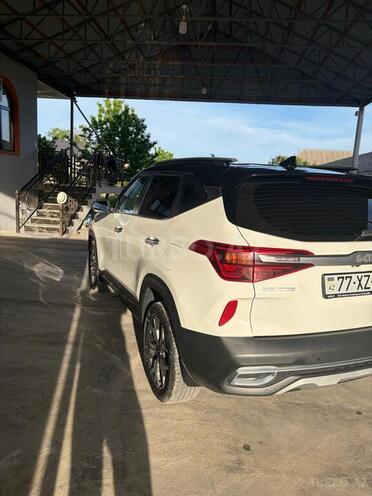 Kia Seltos-4