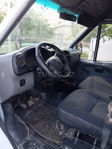 Ford Transit-3