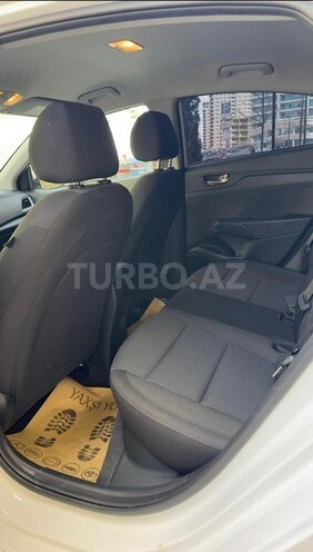 Hyundai Accent-9