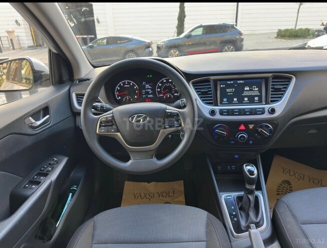 Hyundai Accent-8