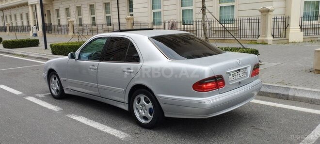 Mercedes E 270-4