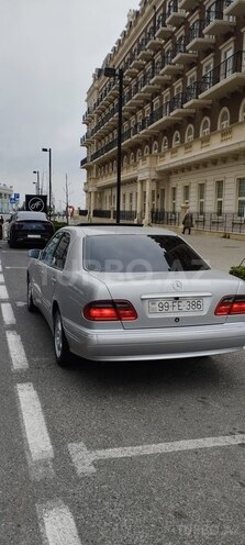 Mercedes E 270-8