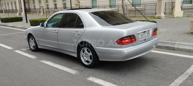 Mercedes E 270-7