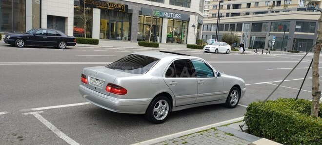 Mercedes E 270-6