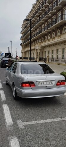 Mercedes E 270-3