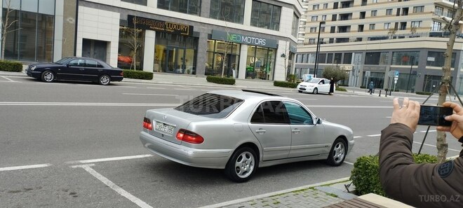 Mercedes E 270-5