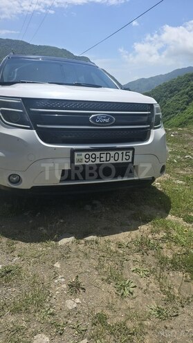 Ford Explorer-3